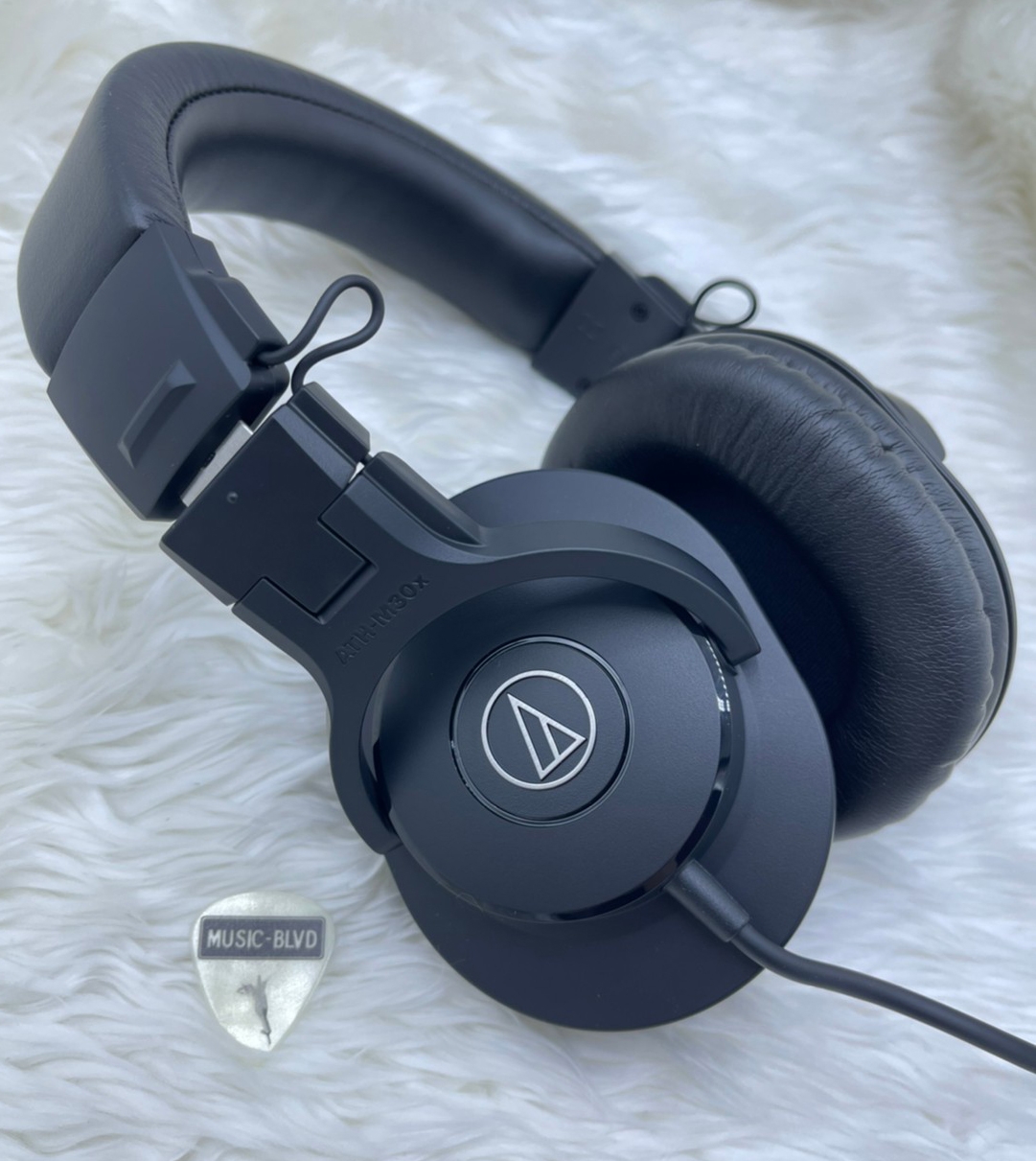 Audio-Technica ATH-M30x Closed-Back Professional Studio Monitor Headphones Black