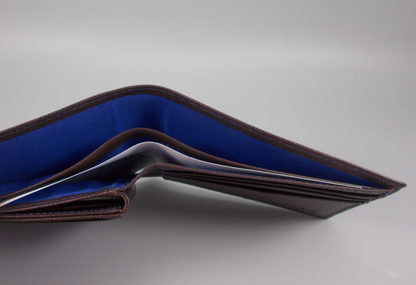 กระเป๋าสตางค์ Guy Laroche ดาร์คช็อคโกแลต ใหม่ แท้