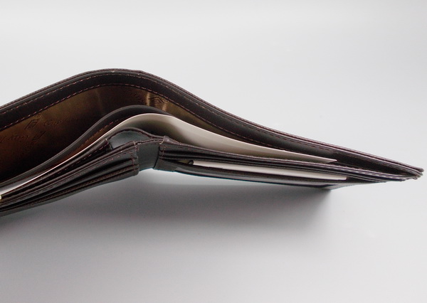 กระเป่าสตางค์ Guy Laroche ดาร์คช็อคโกแลต ใหม่ แท้