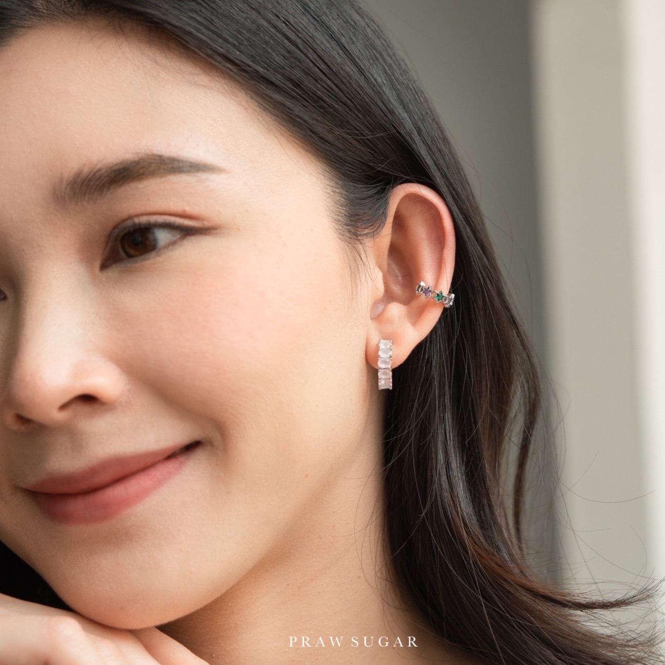 Oval-Opal Hoop Earrings - ต่างหูทรงครึ่งห่วงคริสตัลโทนโอปอลทรงรี (มี 3 สี)(ก้านเป็นเงินแท้)