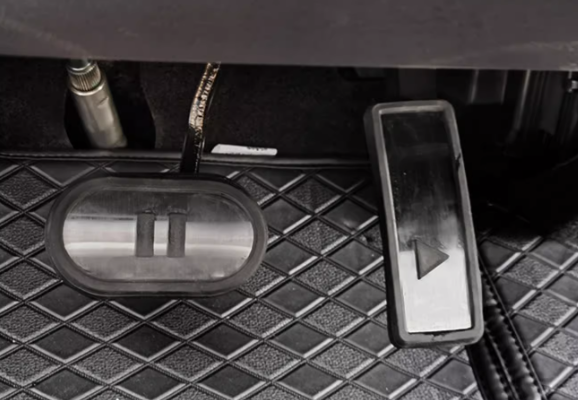 แต่งแป้นเบรกคันเร่ง Wuling Binguo EV