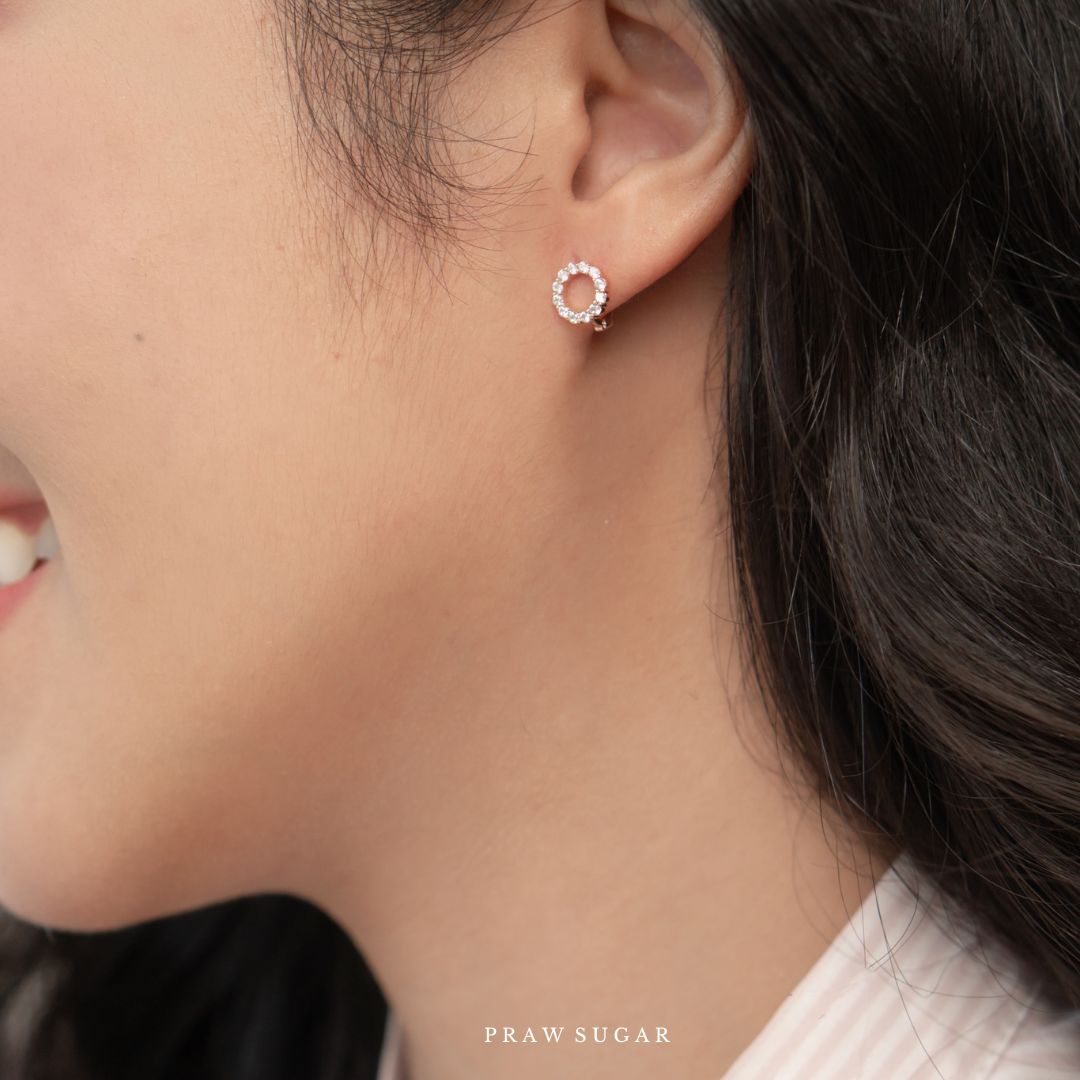 Circle Gorgeous Mini Hoop Earrings - ต่างหูห่วงดีไซน์วงกลมประดับคริสตัลหรือมุก