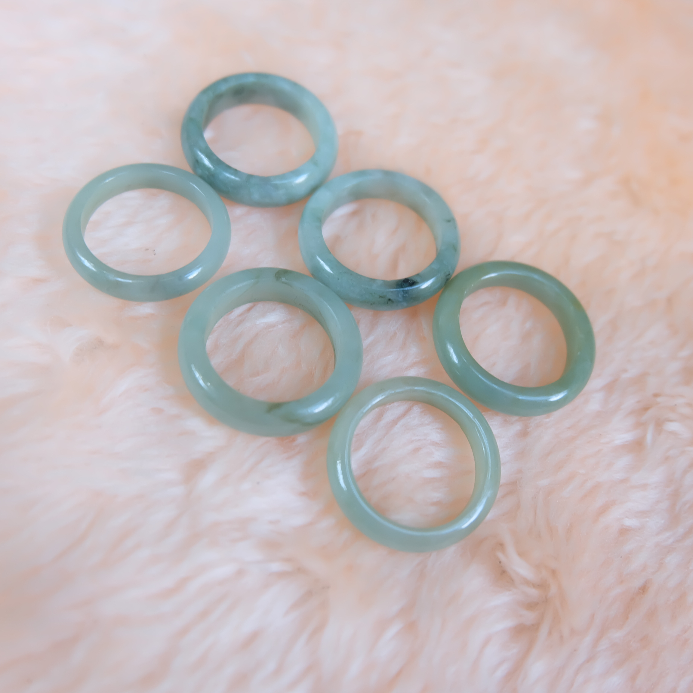 แหวนหยกแท้ หยกพม่า ขนาด 56 สีเขียวอ่อน หยกนำโชค หยกเสริมความเป็นสิริมงคล