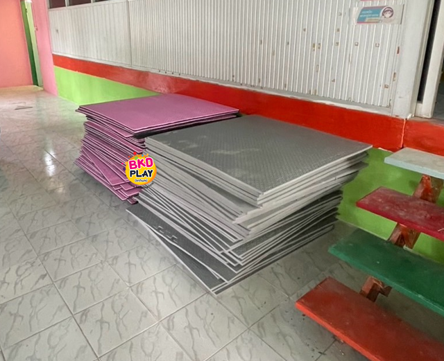 แผ่นโฟมยางจิ๊กซอว์ EVA งานไทยเกรดA แผ่นยางงานในร่ม ขนาดแผ่น100x100x4.5 ซม. หนา 45 มม. ,แผ่นกันกระแทก,โฟมยางปูพื้น,จิ๊กซอว์ปูพื้น, ปูกับห้องเด็ก ห้องออกกำลังกาย ค่ายมวย โรงยิม