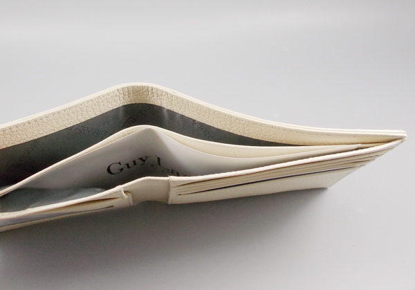 กระเป๋าสตางค์ Guy Laroche ครีม ใหม่ แท้