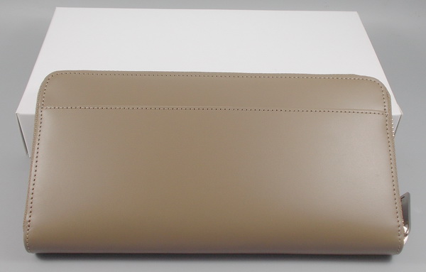 กระเป๋าสตางค์ Guy Laroche เบจ ใหม่ แท้