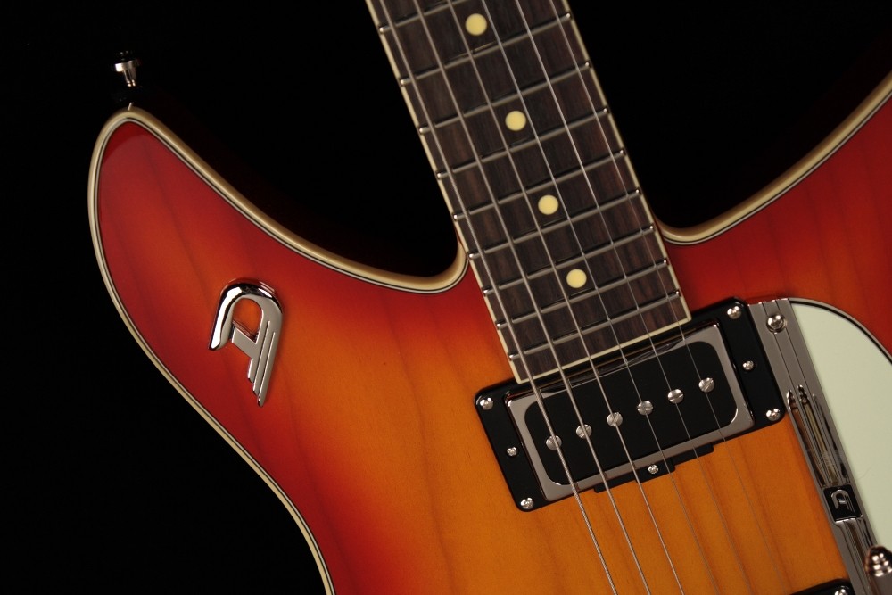 Duesenberg Double Cat 6 Fireburst - Music Boulevard บริษัท