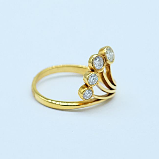 แหวนเพชรรูปใบพัดสำหรับสุภาพสตรี