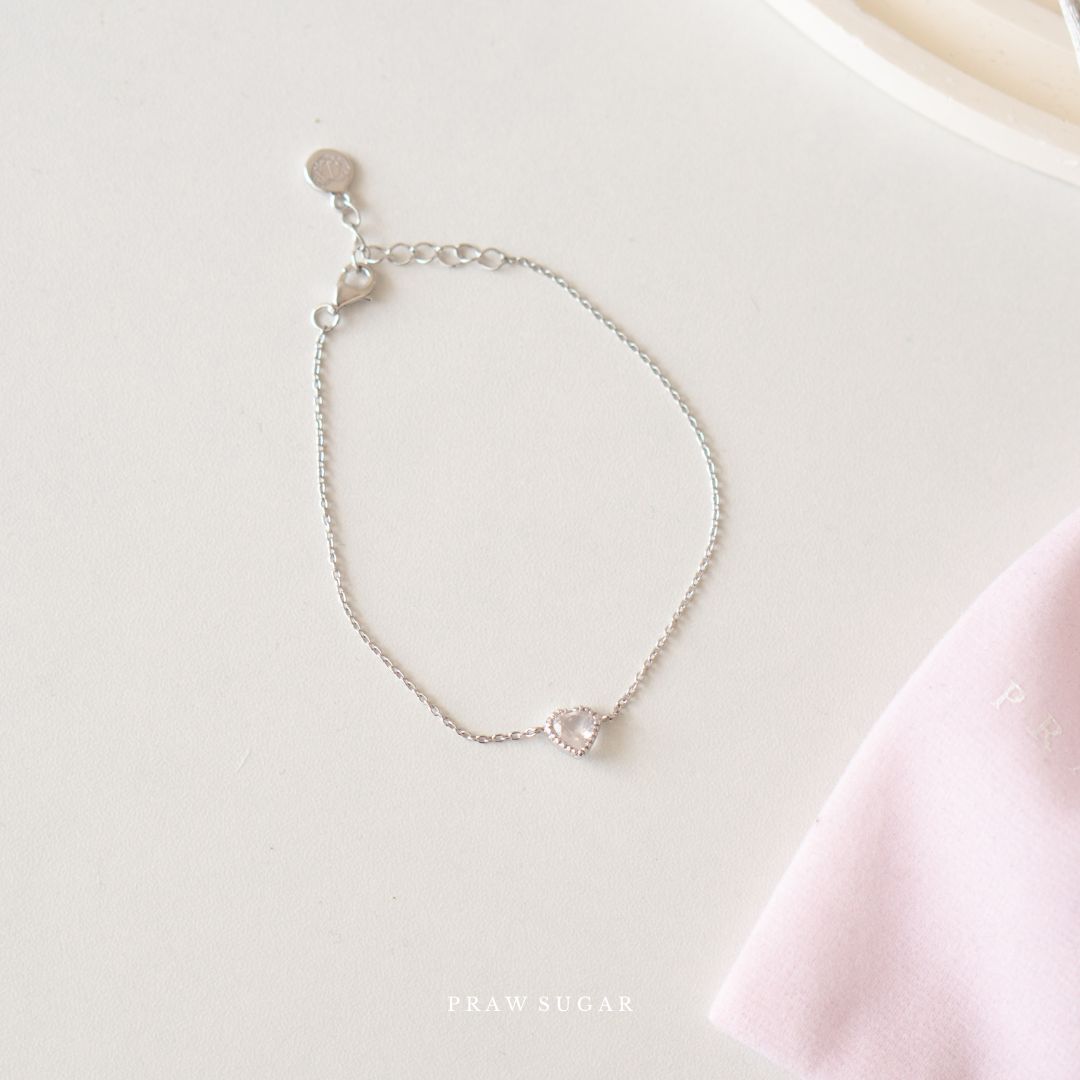 Heart Shape Gemstone Bracelet - สร้อยข้อมือจี้พลอยแท้ทรงหัวใจ (เรือนสร้อยเงินแท้)