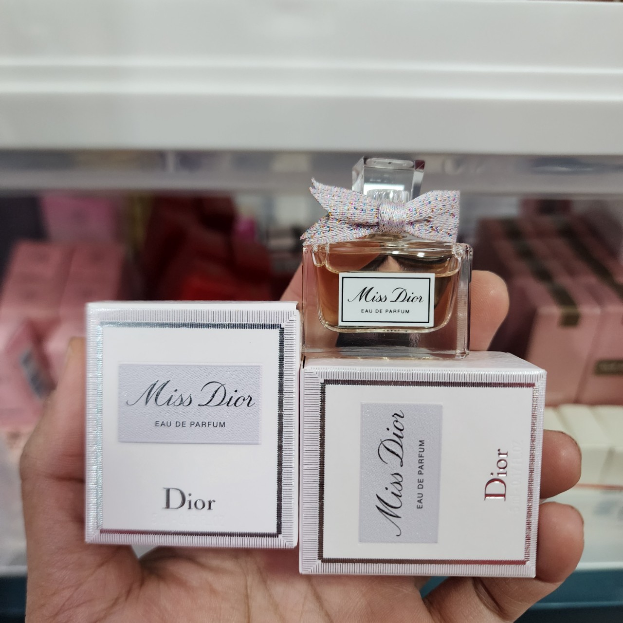 น้ำหอมจิ๋วมินิ Christian Dior Miss Dior Eau de Parfum รุ่น 2021 ขนาด 5ml แบบแต้มมีกล่อง ( Mini Perfume น้ำหอมขนาดพกพา)