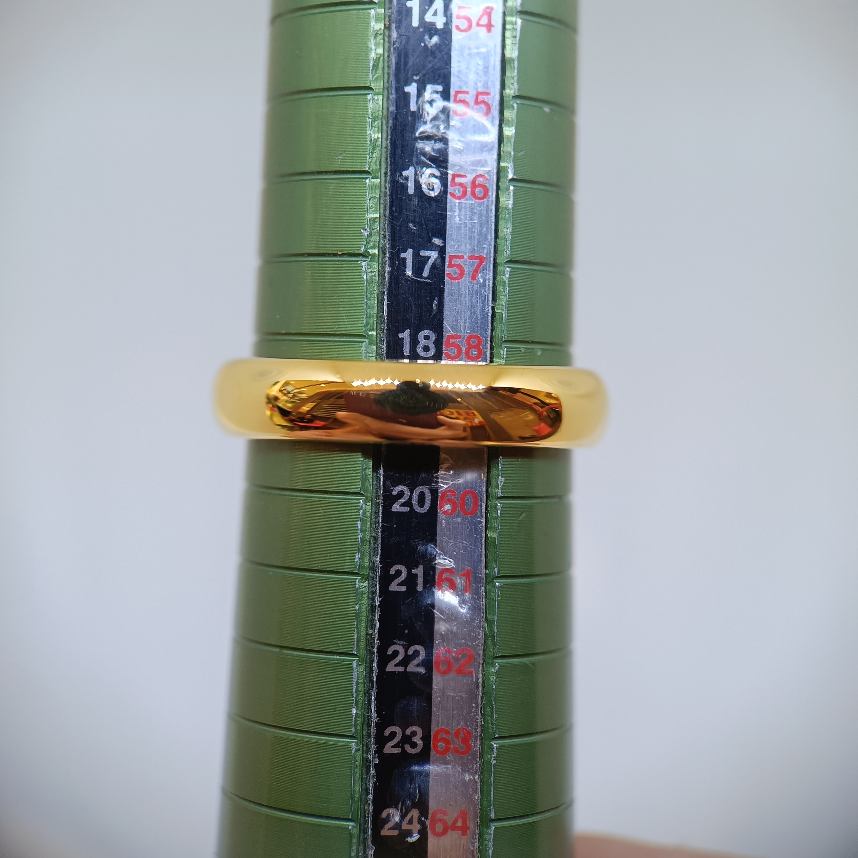 แหวนทอง10K ทรงปอกมีดไม่มีเพชร สวมใส่ได้ทั้งผู้ชายและผู้หญิง เน้นความเรียบง่าย