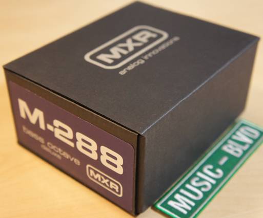 MXR M288 Bass Octave Deluxe Effects Pedal (Blue Sparkle)