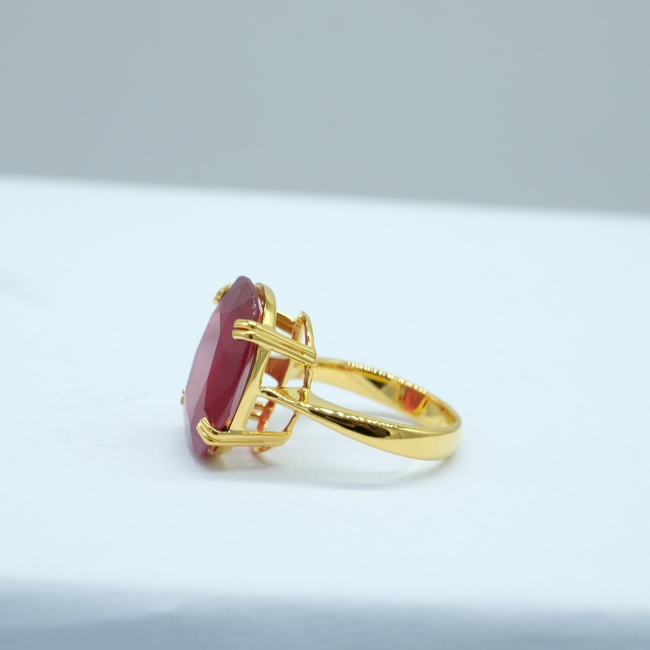 แหวนทับทิมอาฟริกาแท้ สีแดงสด สีเสมอเนื้อเดียว บนตัวเรือนทอง18K ครับ