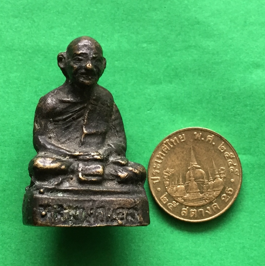 พระหล่อ อุดกริ่ง รูปเหมือน หลวงพ่อขอม วัดไผ่โรงวัว จ.สุพรรณบุรี ปี๒๔๙๗ รุ่นแรก มีโค๊ต เนื้อทองเหลืองรมดำ พระแท้สวย สนใจโทรสอบถามที่ 0619783836.. 0805587175 ส่งEMSในประเทศฟรีคะ