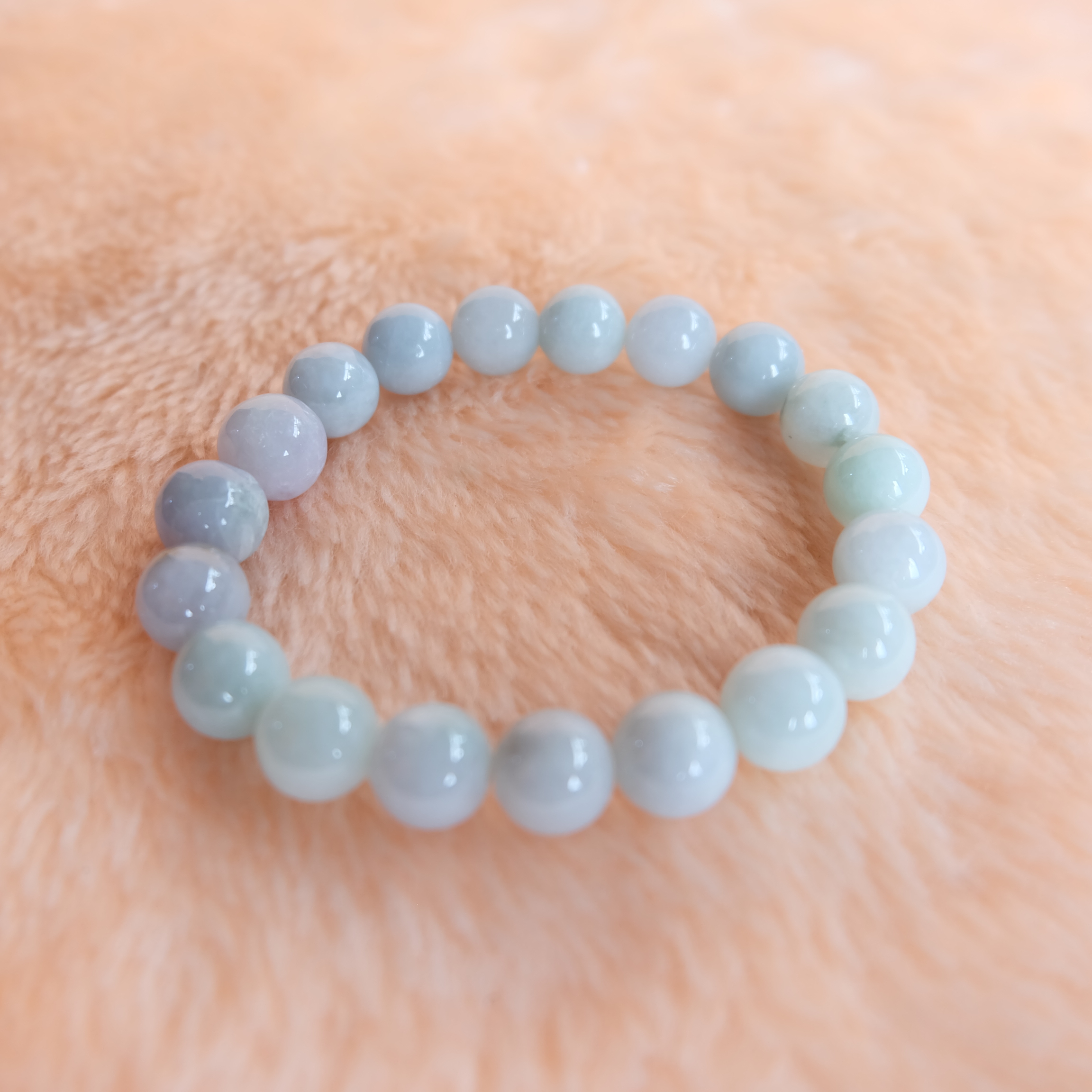 สร้อยข้อมือลูกปัดหยกแท้ ขนาด 10 มิล สีขาวอมม่วง
