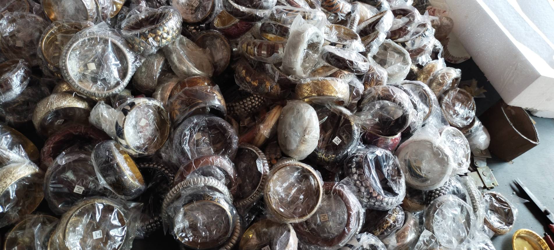 กำไลแขนงานไม้ คละแบบคละลาย ราคาส่ง