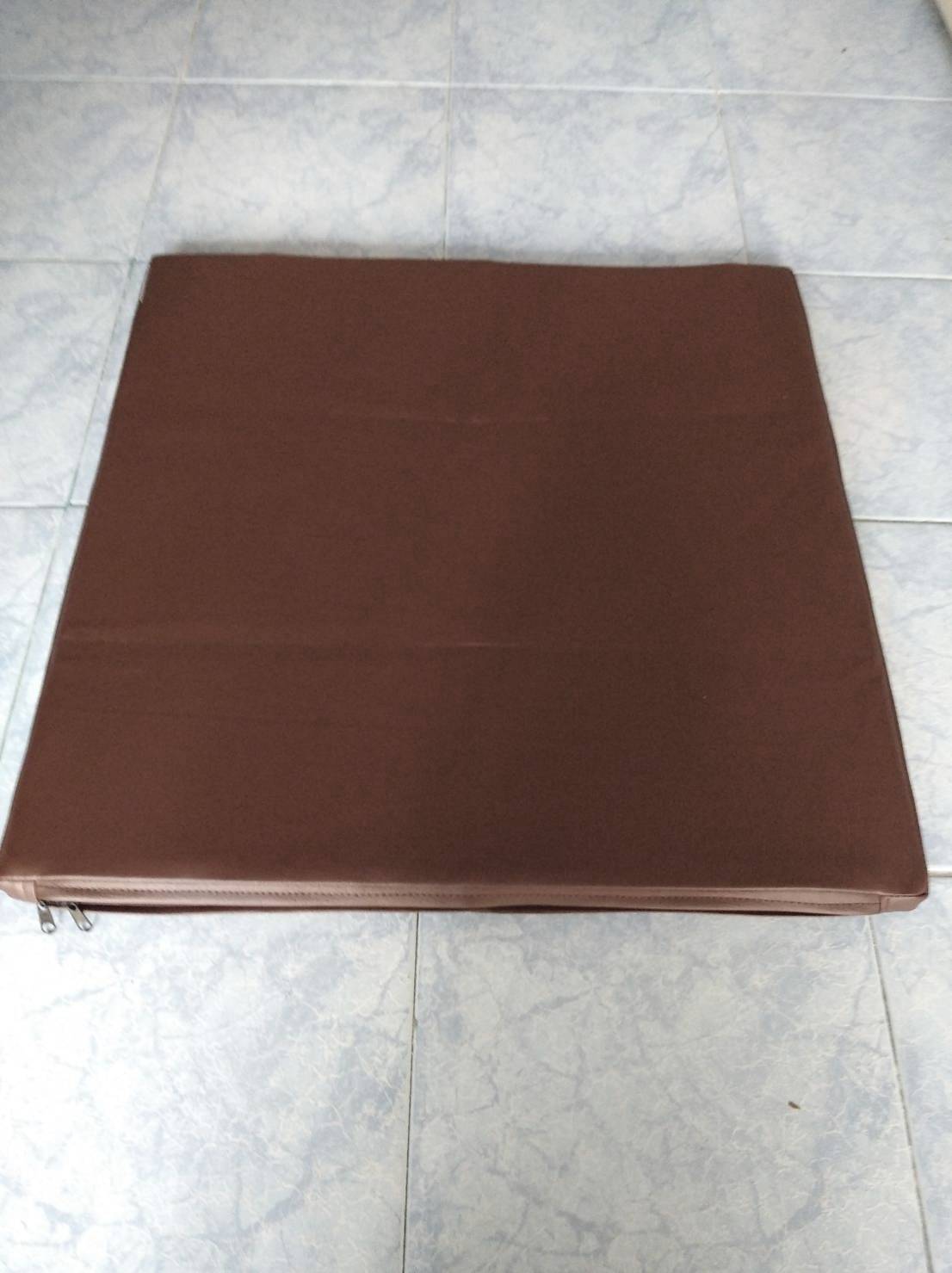 วิถีพุทธ อาสนะยางพารา อาสนะพระ เบาะนั่งสมาธิ เบาะรองนั่งปฏิบัติธรรม อาสนะยางพาราหุ้มหนังเทียม ขนาด 60 ซม.x60ซม.หนา 1 นิ้ว