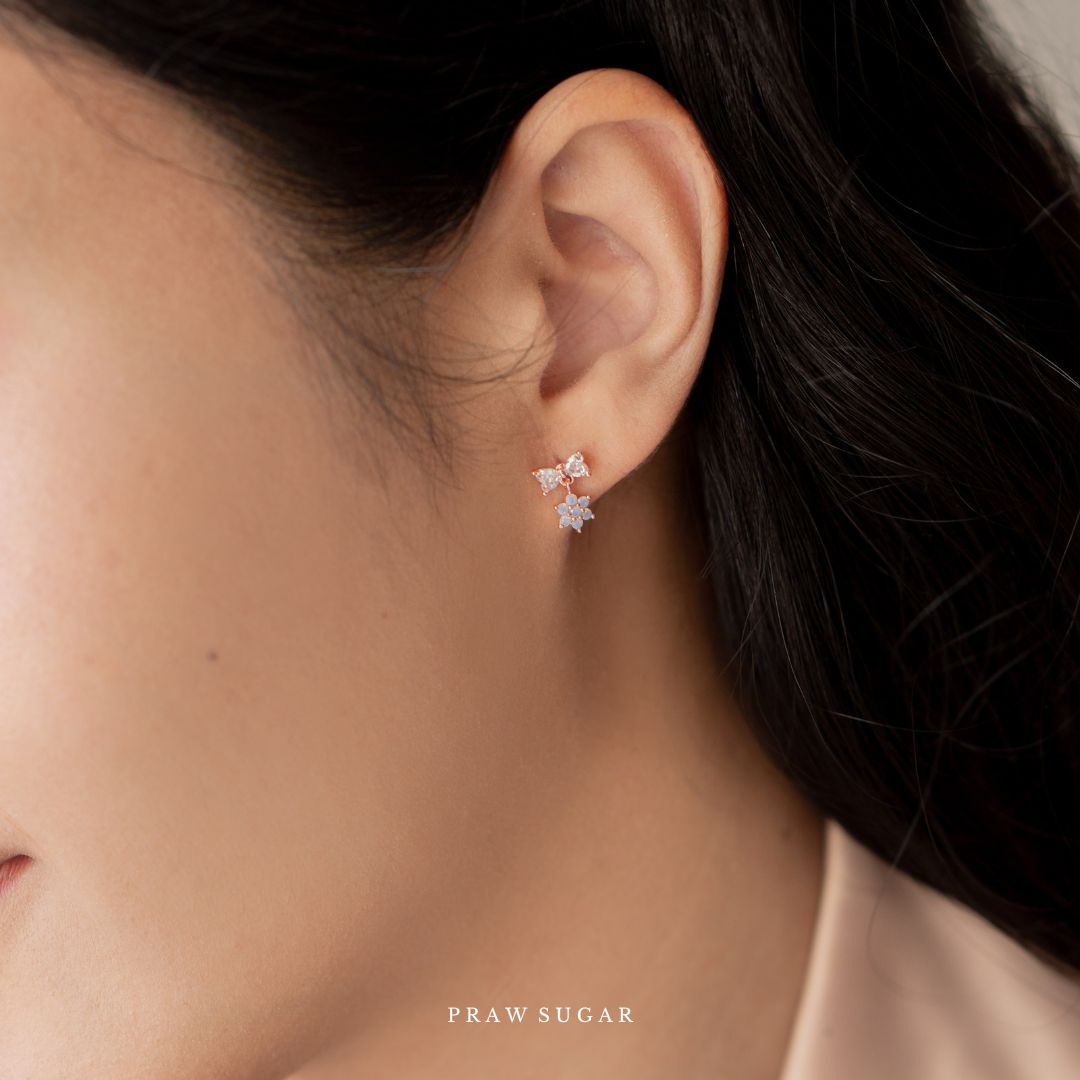 Mini Bow & Flower Earrings - ต่างหูโบว์และดอกไม้ตุ้งติ้งขนาดมินิ (ก้านต่างหูเงินแท้)