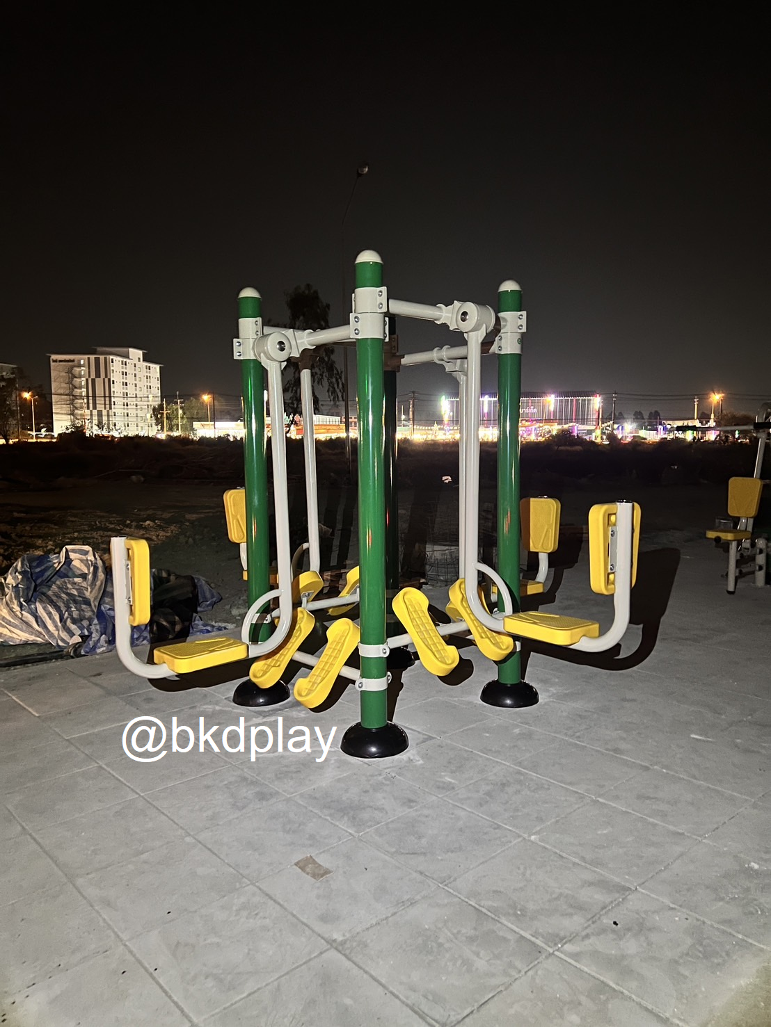 บริหารขา-เข่า-น่อง (แบบขาดันยกตัว 4 ที่) เครื่องออกกำลังกาย, กลางแจ้ง, ลานกีฬา, อเนกประสงค์, สนามกีฬา สั่งผลิต7-15วัน