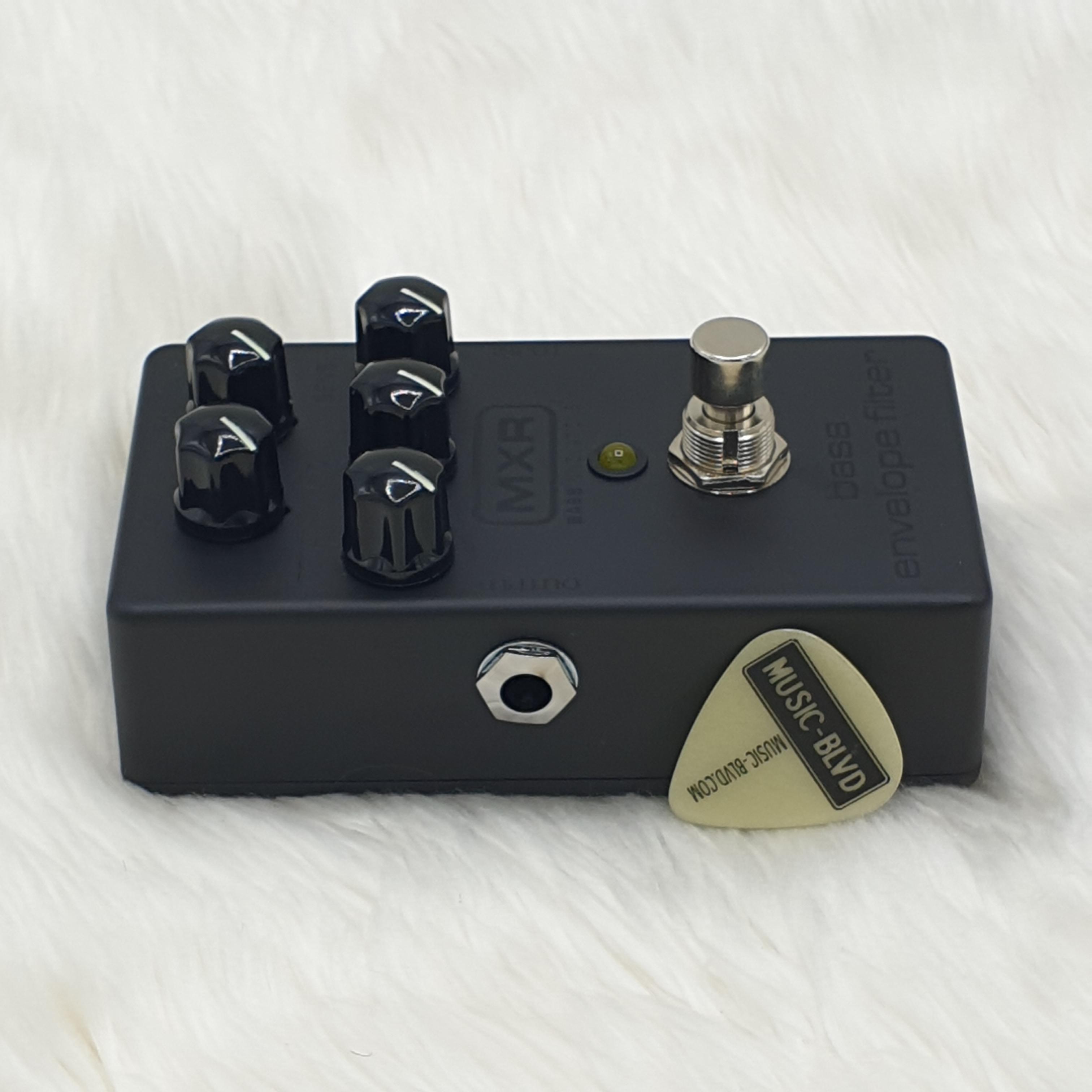 MXR M82 Bass Envelope Filter Pedal - Blackout Series