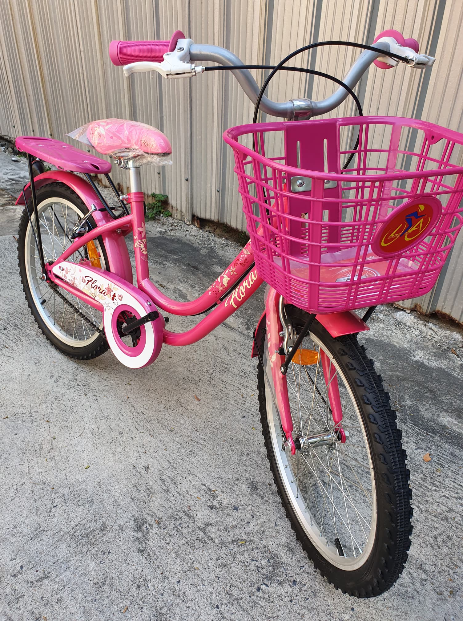 รถเด็กผู้หญิง LA Flora 20 นิ้ว มีที่ซ้อน มีตะกร้า สำหรับเด็ก 7-10 ปี