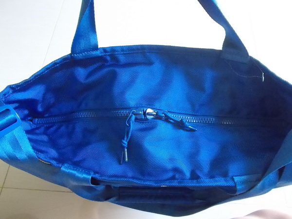 CONFIDENT MESSENGER BAG ใหม่ แท้