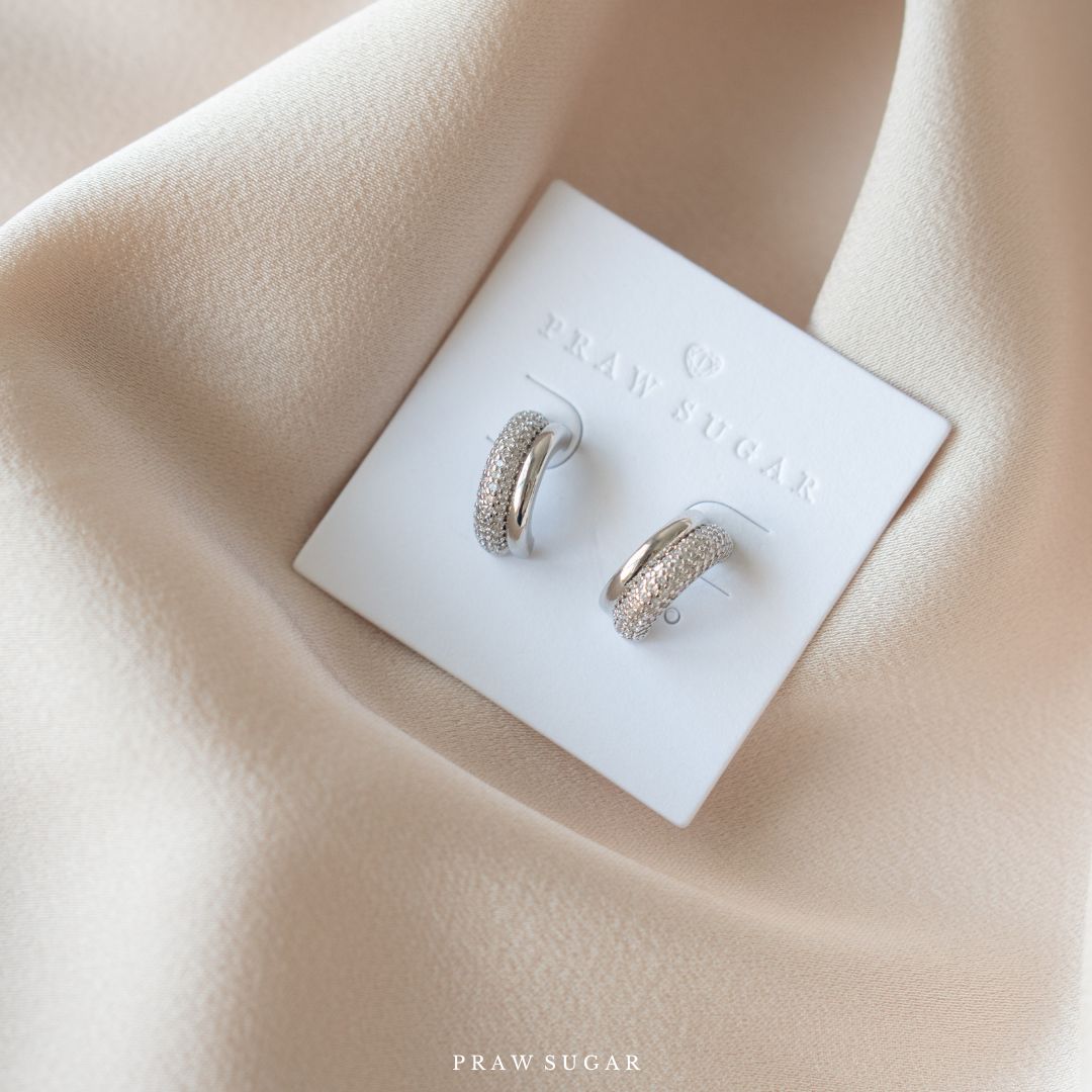 Gorgeous Half Hoop Earrings - ต่างหูครึ่งห่วงสวยหรู (ก้านต่างหูเงินแท้)