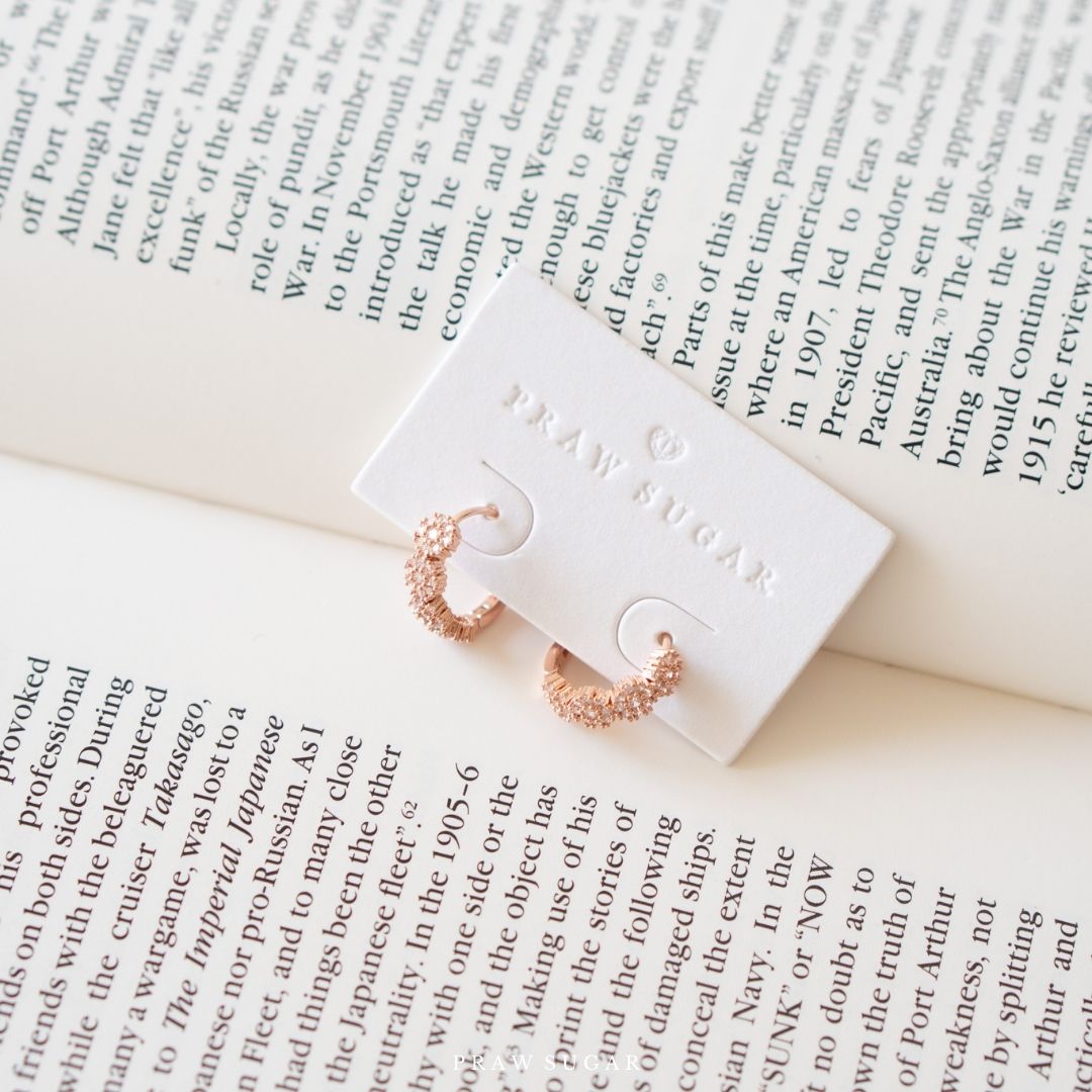 Flowers Hoop Earrings - ต่างหูห่วงทรงดอกไม้ (ก้านต่างหูเงินแท้)