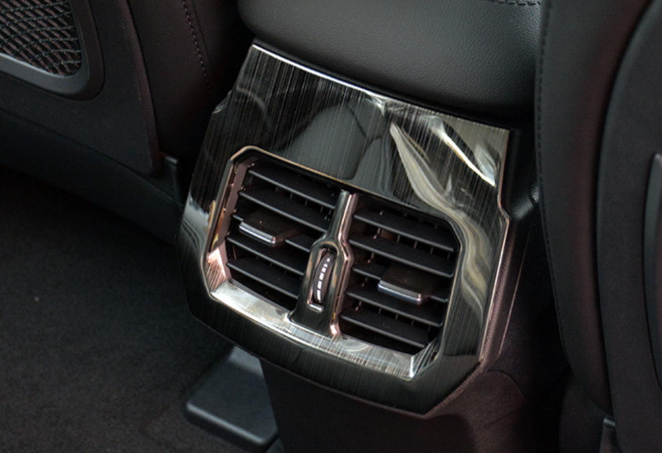 ฝาครอบแอร์หลัง Haval H6 ลายเครฟล่าสีดำ ตรงรุ่น