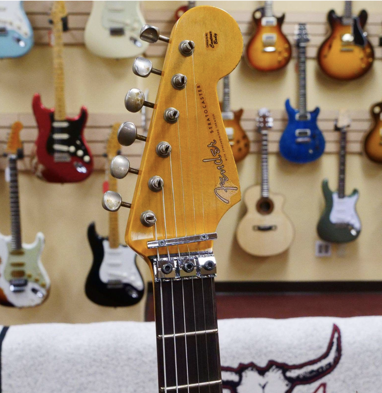 FENDER CUSTOM SHOP WHITE LIGHTNING STRATOCASTER HSS FLOYD ROSE ROSEWOOD BOARD 22 FRETS HEAVY RELIC FIESTA RED