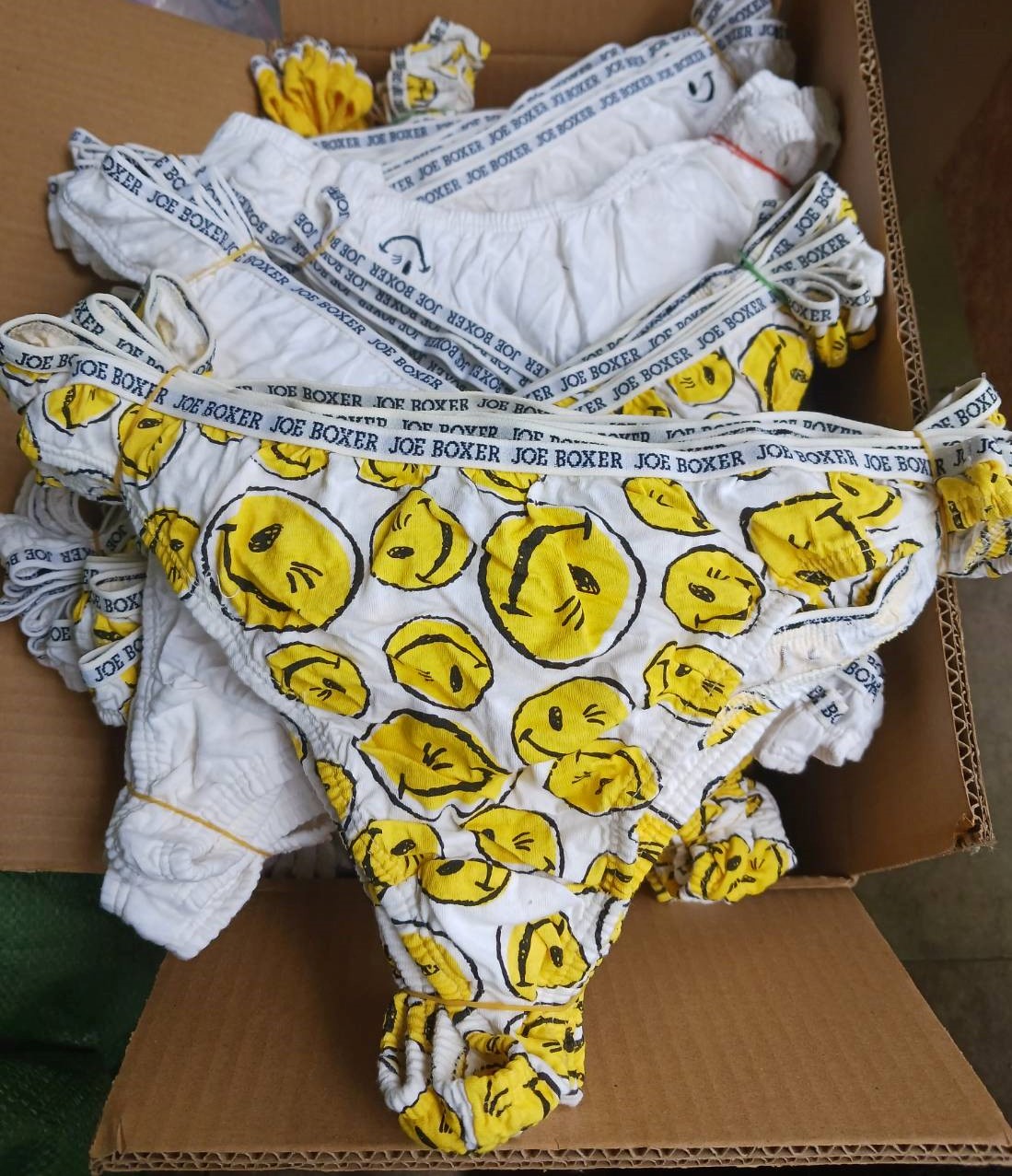 สต็อก จีสตริง เอวสูง จำนวน 2,150 ตัว ราคาเหมา 5 บาท/ตัว