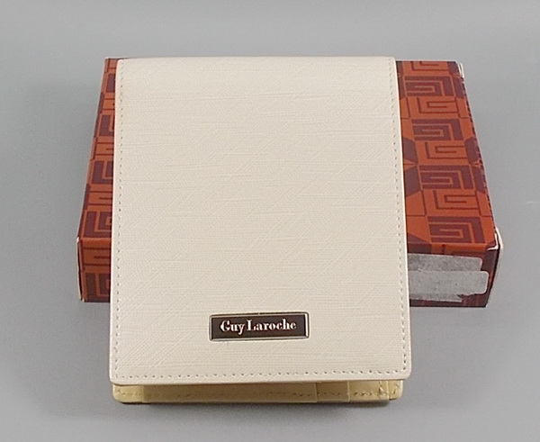 กระเป๋าสตางค์ Guy Laroche ครีม ใหม่ แท้