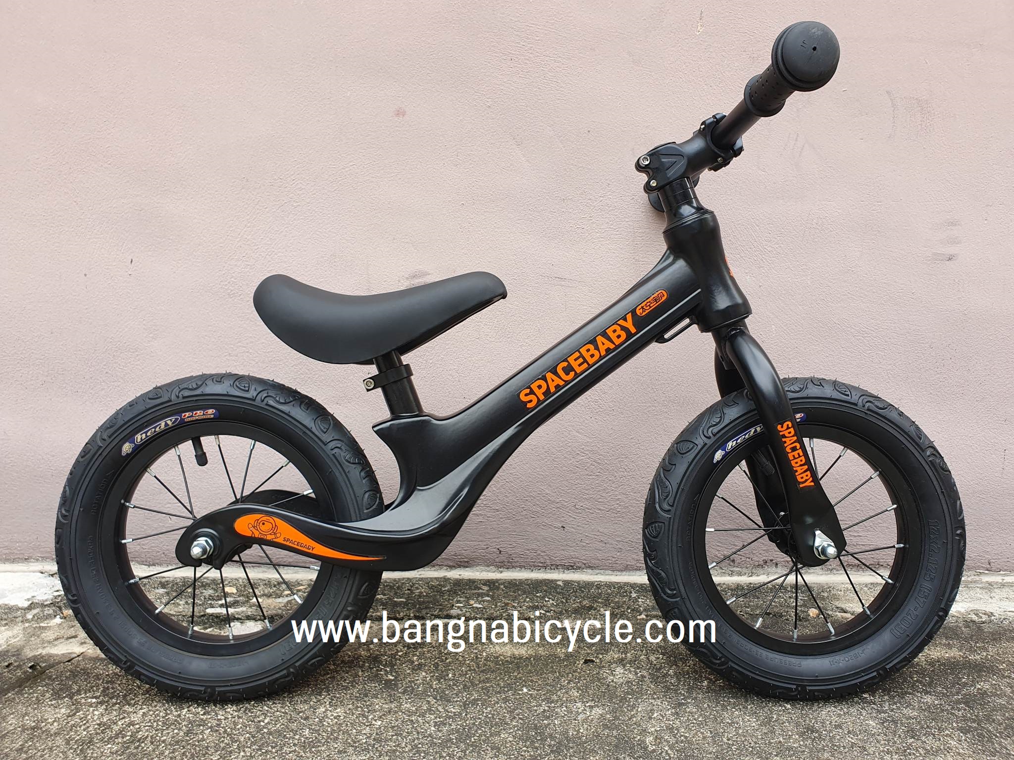 [หมด] รถเด็กขาไถ บาลานซ์ไบค์ ตัวถังอลูมิเนียม Spacebaby Balance Bike มีสีให้เลือกจุกๆถึง 7 สี