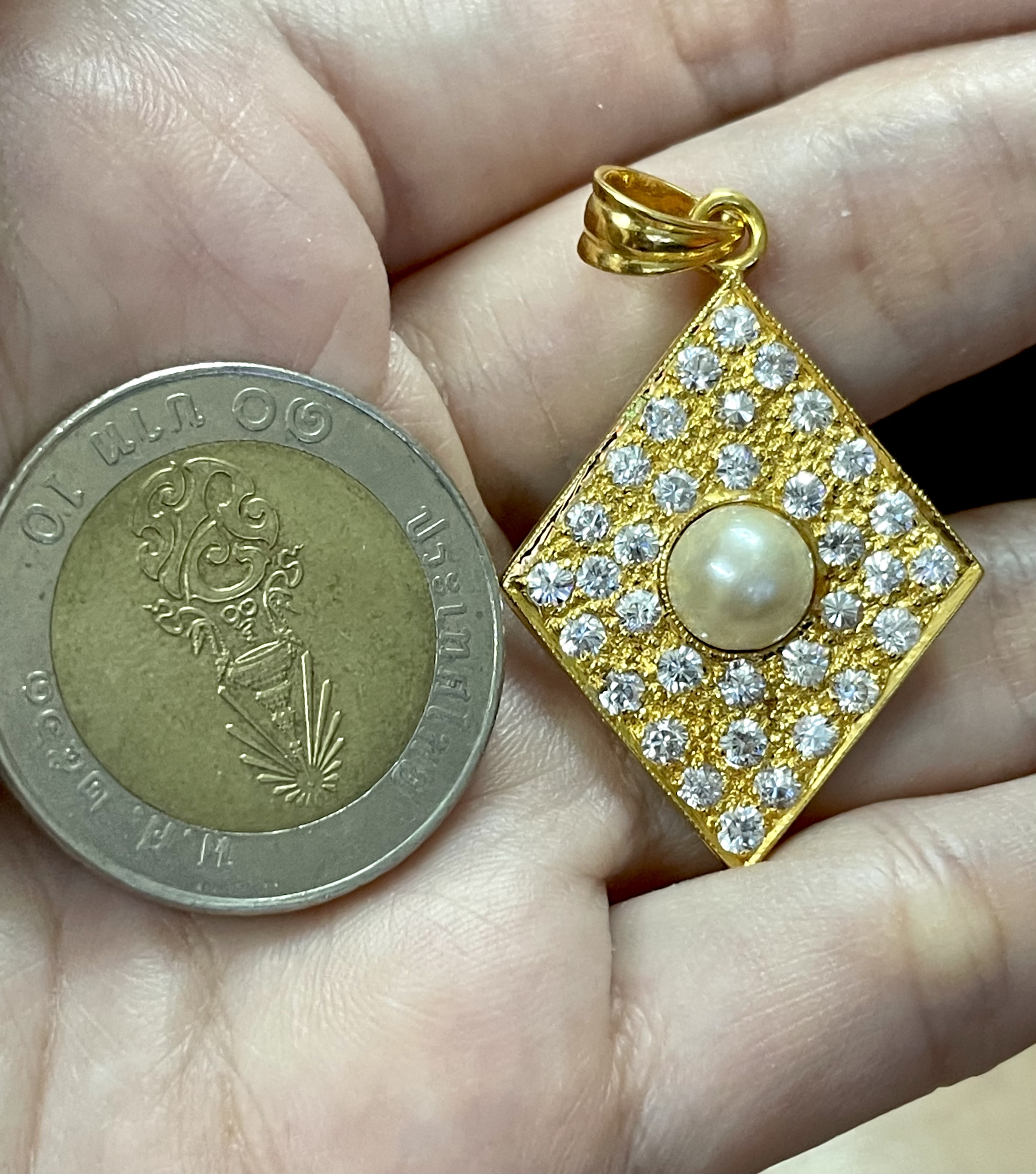 จี้มุกแท้ล้อมพลอย ทอง 90