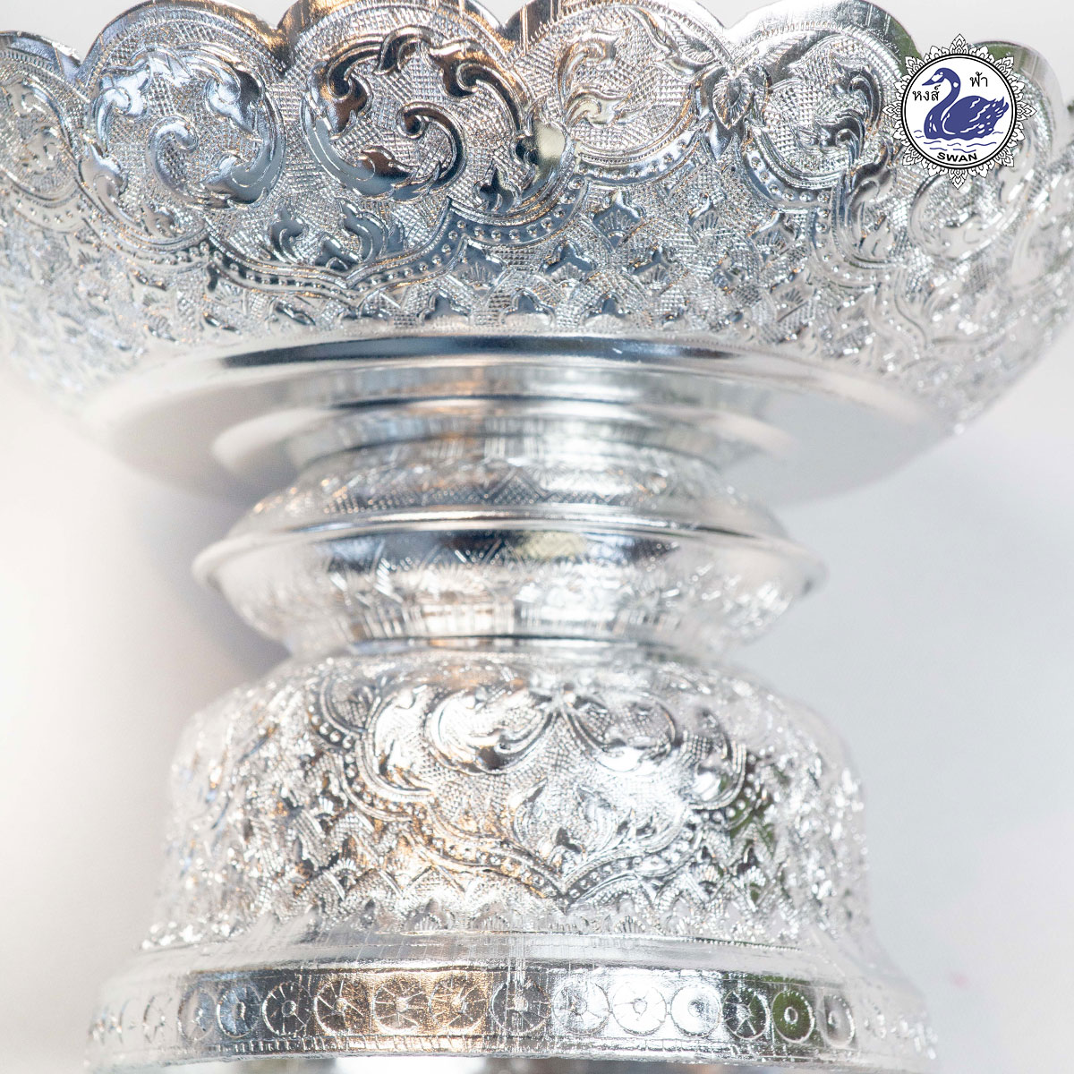 Aluminum Bowl with Pedestal Sliver 22 cm.
