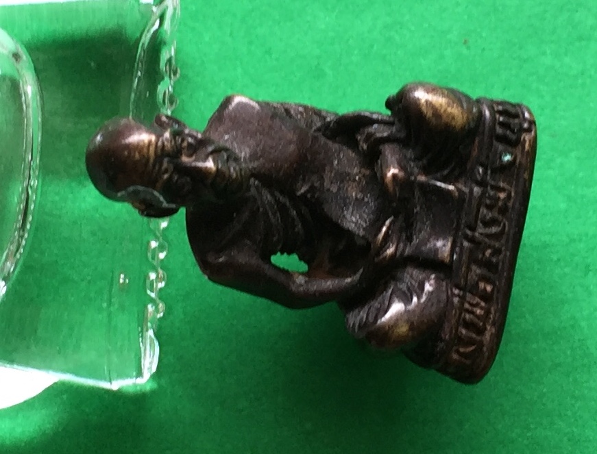 พระหล่อ ก้นอุดกริ่ง รูปเหมือน หลวงพ่อสงฆ์ วัดเจ้าฟ้าศาลาลอย จ.ชุมพร ปี๒๕๒๐ เนื้อทองแดงรมดำ พระแท้สวย สนใจโทรสอบถามที่ 0619783836.. 0805587175 ส่งEMSในประเทศฟรีคะ