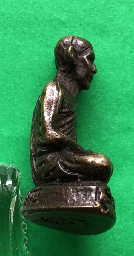 พระหล่อ อุดกริ่ง รูปเหมือน หลวงพ่อเกษม เขมโก สำนักสุสานไตรลักษณ์ จ.ลำปาง ปี๒๕๒๖ เนื้อทองแดงรมดำ พระแท้สวย สนใจโทรสอบถามที่ 0619783836.. 0805587175 ส่งEMSในประเทศฟรีคะ