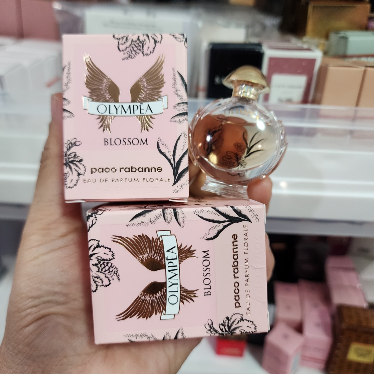 น้ำหอมจิ๋วมินิ Paco Rabanne Olympéa Blossom Eau de Parfum Florale 6ml แบบแต้มมีกล่อง ( Mini Perfume น้ำหอมขนาดพกพา)