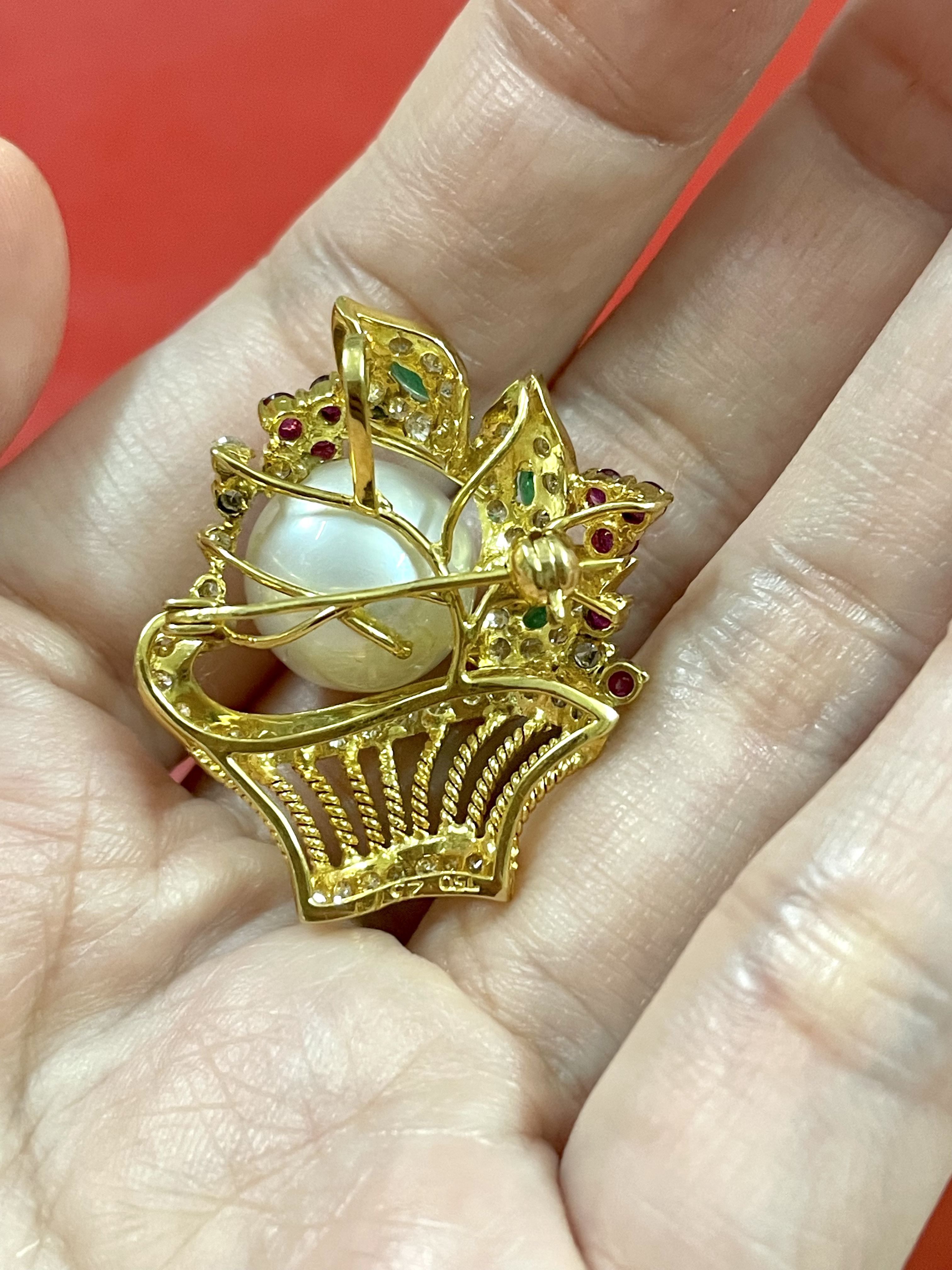 จี้/เข็มกลัด กระเช้าดอกไม้ มุก เพชร พลอยสวยๆ