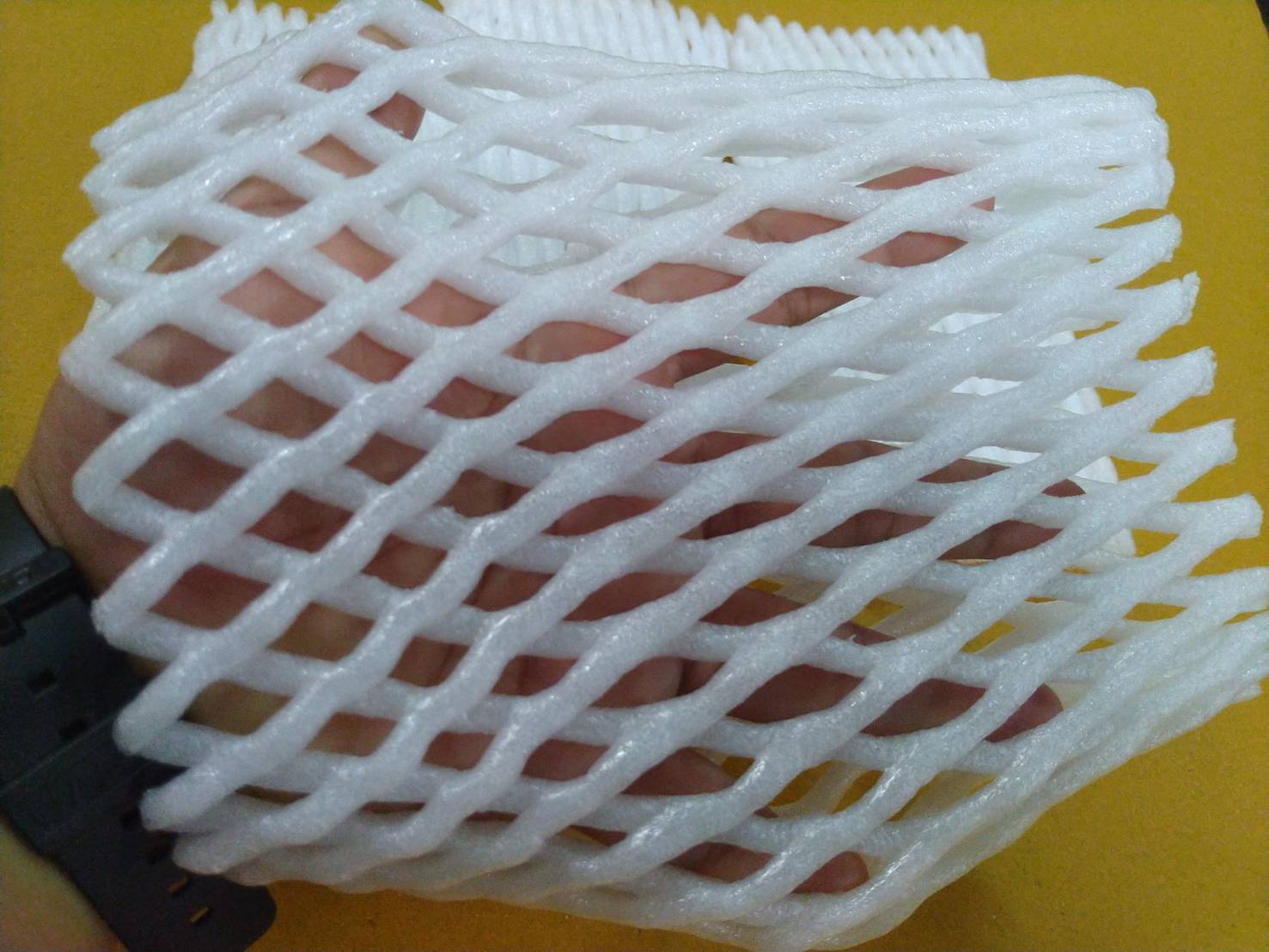 โฟมตาข่าย ห่อผลไม้กันกระแทกขนาด20ซม.20ชิ้น/ห่อ