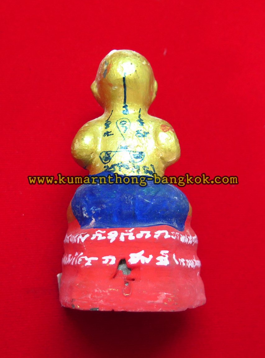 กุมารทอง หลวงปู่แย้ม วัดสามง่าม จ.นครปฐม (น้องบริบูรณ์) เนื้อดิน สีทองฐานน้ำเงิน รุ่น พัดยศ
