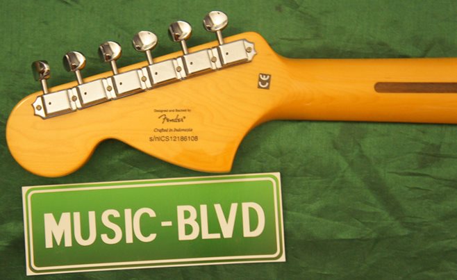 Squier Vintage Modified Stratocaster '70s Electric Guitar Vintage White Rosewood Fretboard