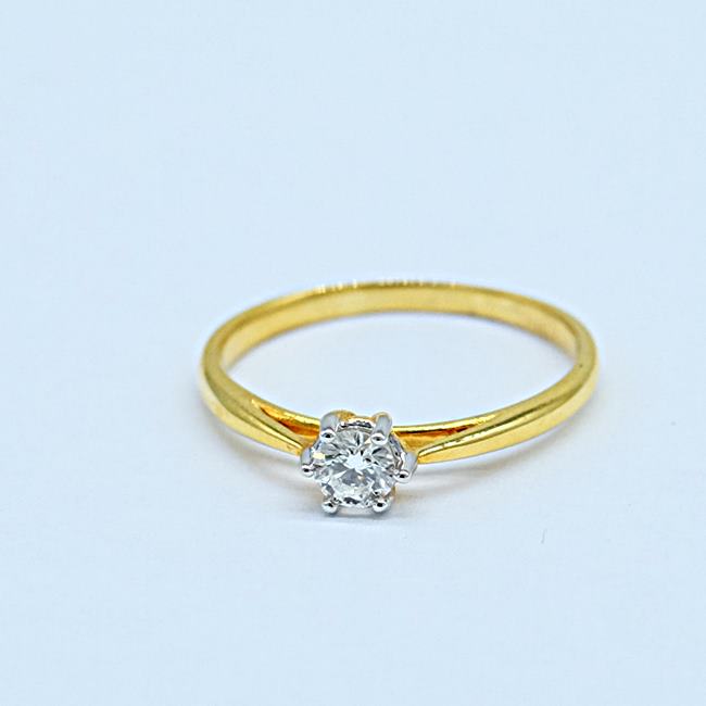 แหวนเพชรเม็ดเดี่ยว สำหรับสุภาพสตรี ราคาย่อมเยา