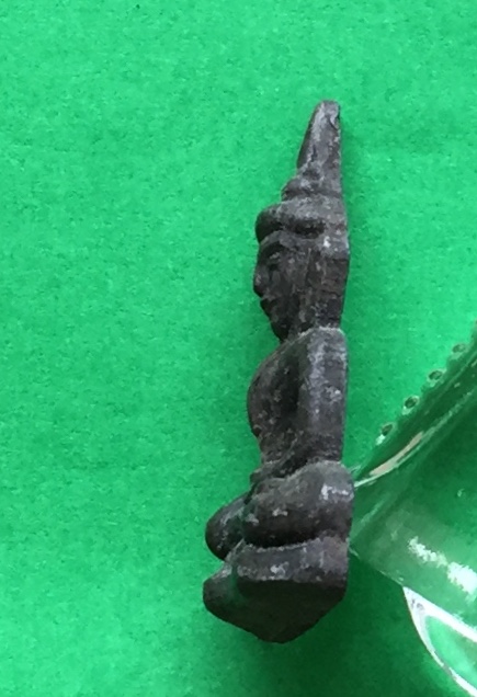 พระพิมพ์ ท่ากระดาน หลวงพ่อลำใย วัดทุ่งลาดหญ้า จ.กาญจนบุรี หลังยันต์ เนื้อชินสัมฤทธิ์ พระแท้สวย สนใจโทรสอบถามที่ 0619783836.. 0805587175 ส่งEMSในประเทศฟรีคะ