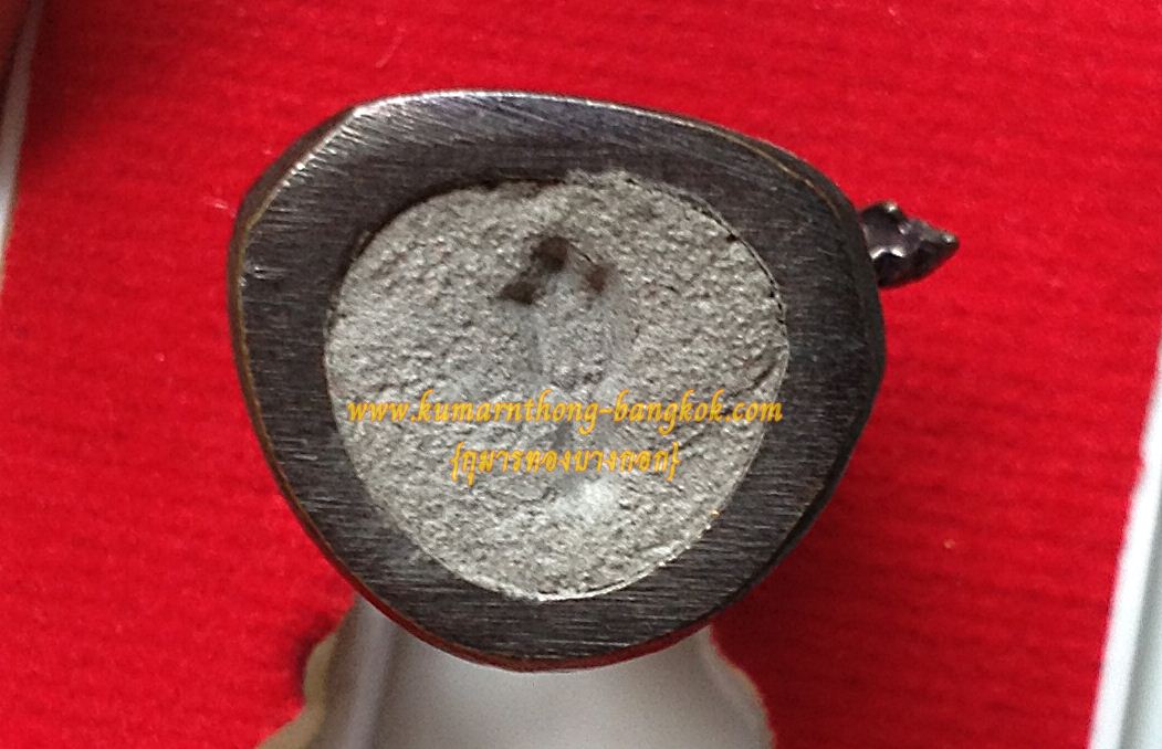 กุมารไกรทองอุ้มไก่ ขนาด 1 นิ้ว เนื้อชนวนโลหะอาถรรพ์ หลวงปู่แย้ม วัดสามง่าม จ.นครปฐม (รุ่นสร้างอุโบสถวัดเขาช่องกลิ้งช่องกรด) (โชว์)