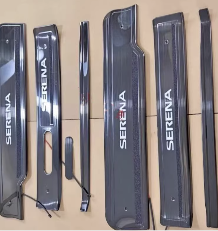 แผ่นกันรอย สครับเพรตกันรอย มีไฟ LED ของแต่งรถ Nissan SERENA e-POWER นิสสันเซเรน่า MPV