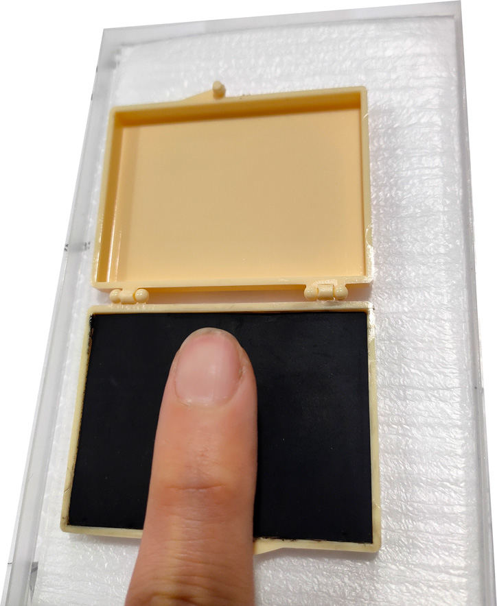 ตลับหมึกพิมพ์ลายนิ้วมือ ฝาพับ 5.5 x 4 cm ตลับสี่เหลี่ยม