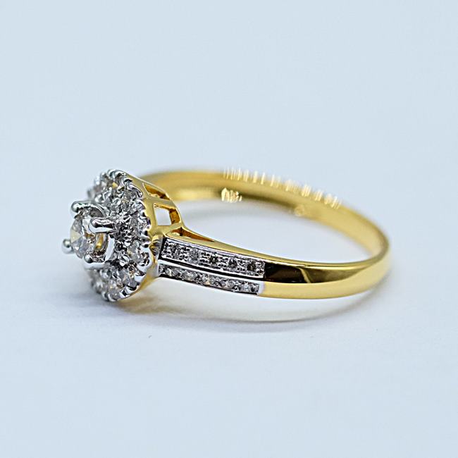 แหวนเพชรสำหรับสุภาพสตรี แหวนหมั้น แหวนแต่งงาน ขนาดกระทัดรัด