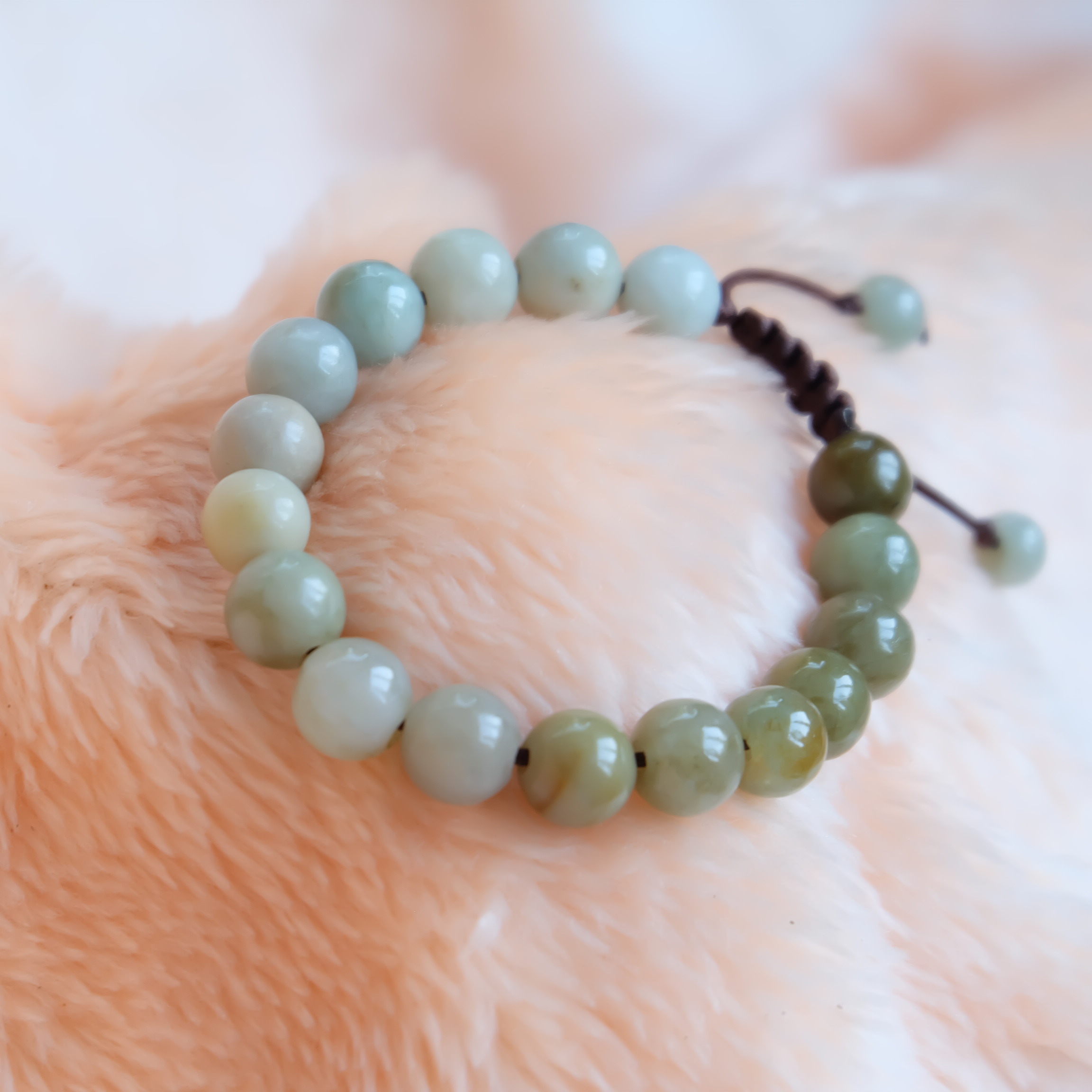 สร้อยข้อมือลูกปัดหยกแท้ 9-10 มิล หยกแท้ หยกพม่า หยกคละสี เชือกดึง รอบข้อมือ 16-18 ซม. มีรอย