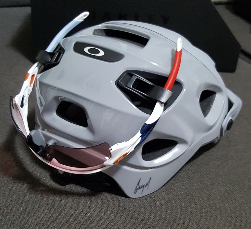 หมวกจักรยาน OAKLEY DRT5 HELMET Grey 99479 Size M